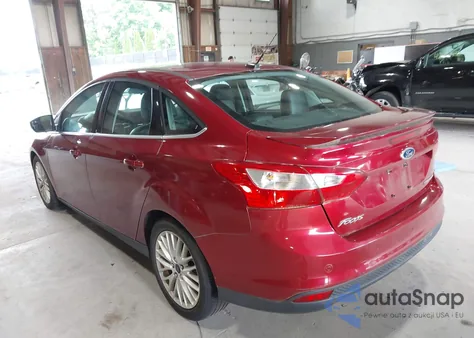 2014 Ford Focus Titanium z USA, uszkodzony, nr VIN 1FADP3J22EL308703